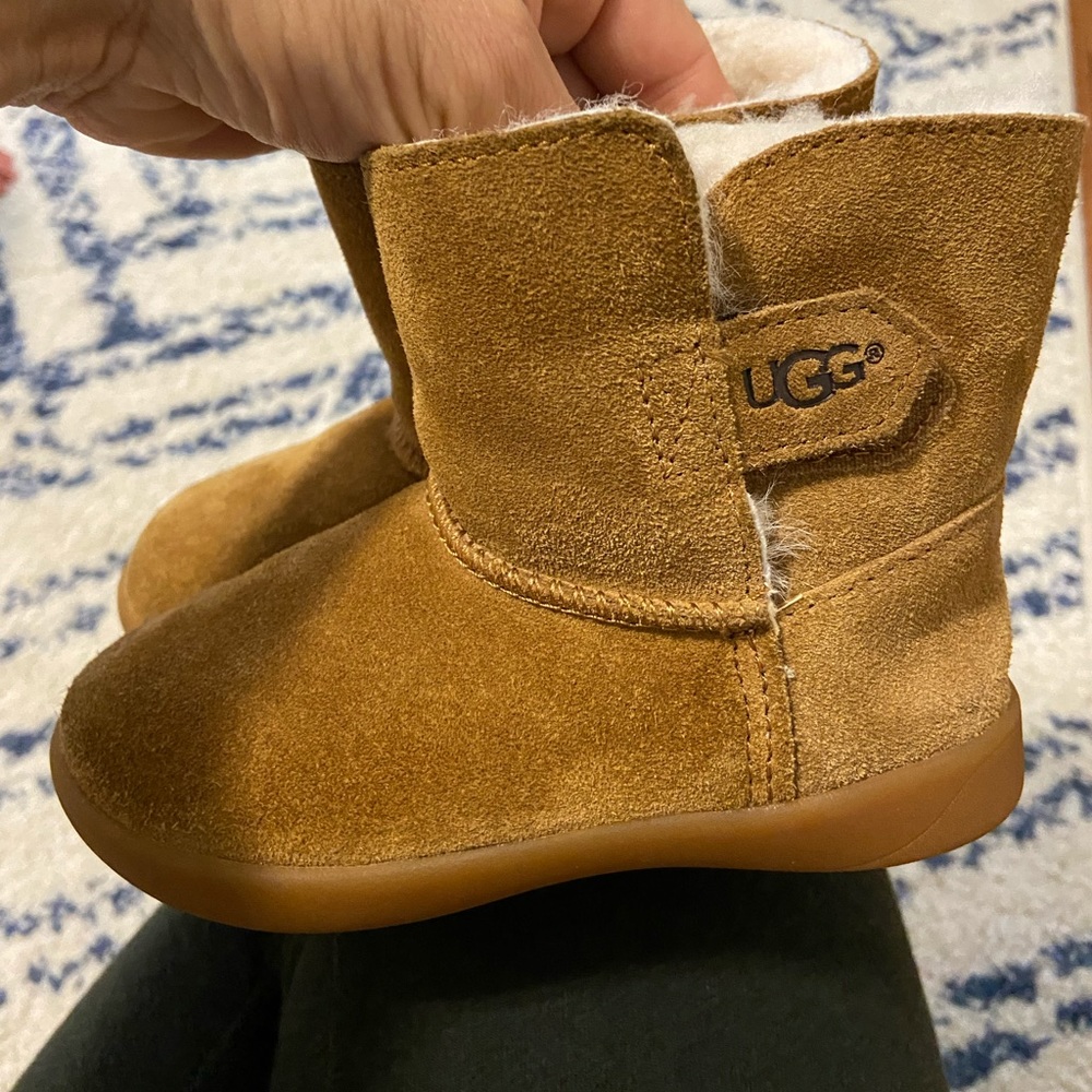 Ugg boot-kids toddler boot size 8-chestnut-Velcro